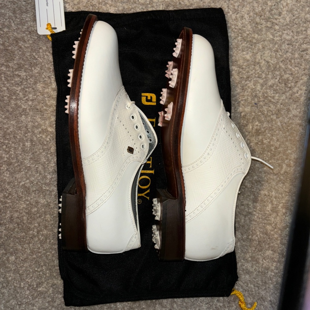 FootJoy Women’s classic golf shoes